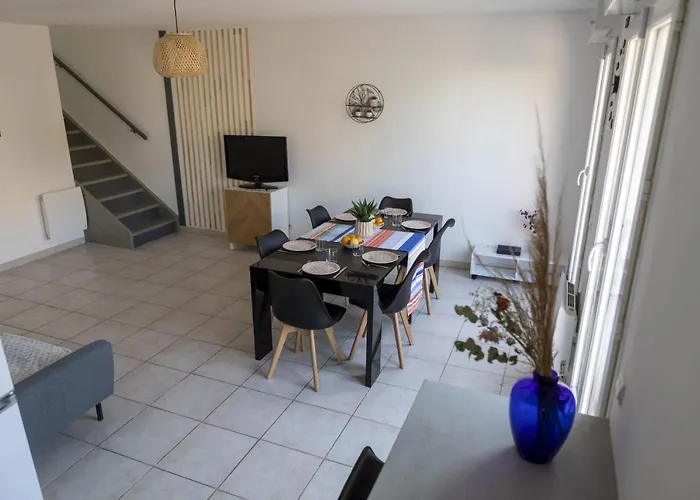 Spacious Duplex With South-Facing Terrace
